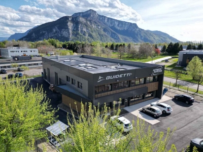 New headquarters and opening of a factory outlet