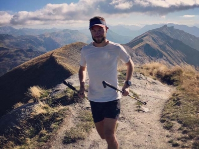 How to choose between aluminum or carbon trail poles?